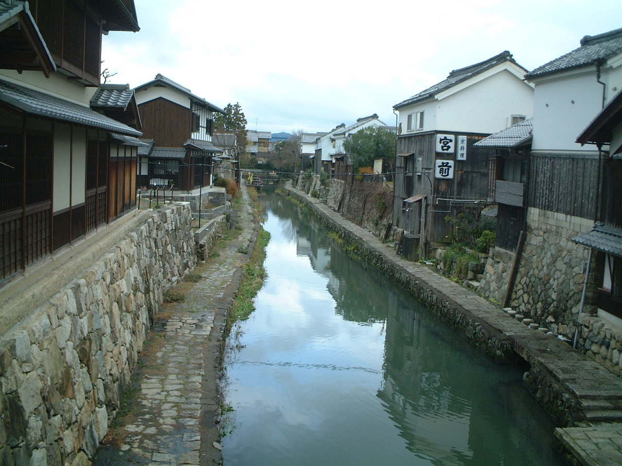 写真　再生した八幡堀の風景